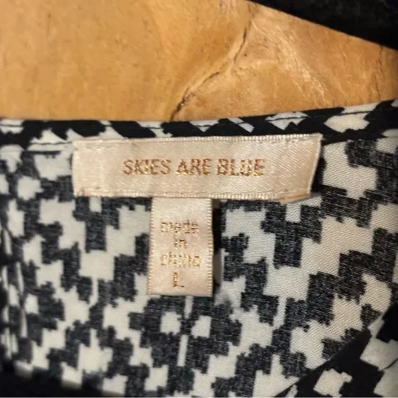 Skies Are Blue Black White Rayon Geometric Flowy Boho Blouse Sz L - Picture 3 of 5